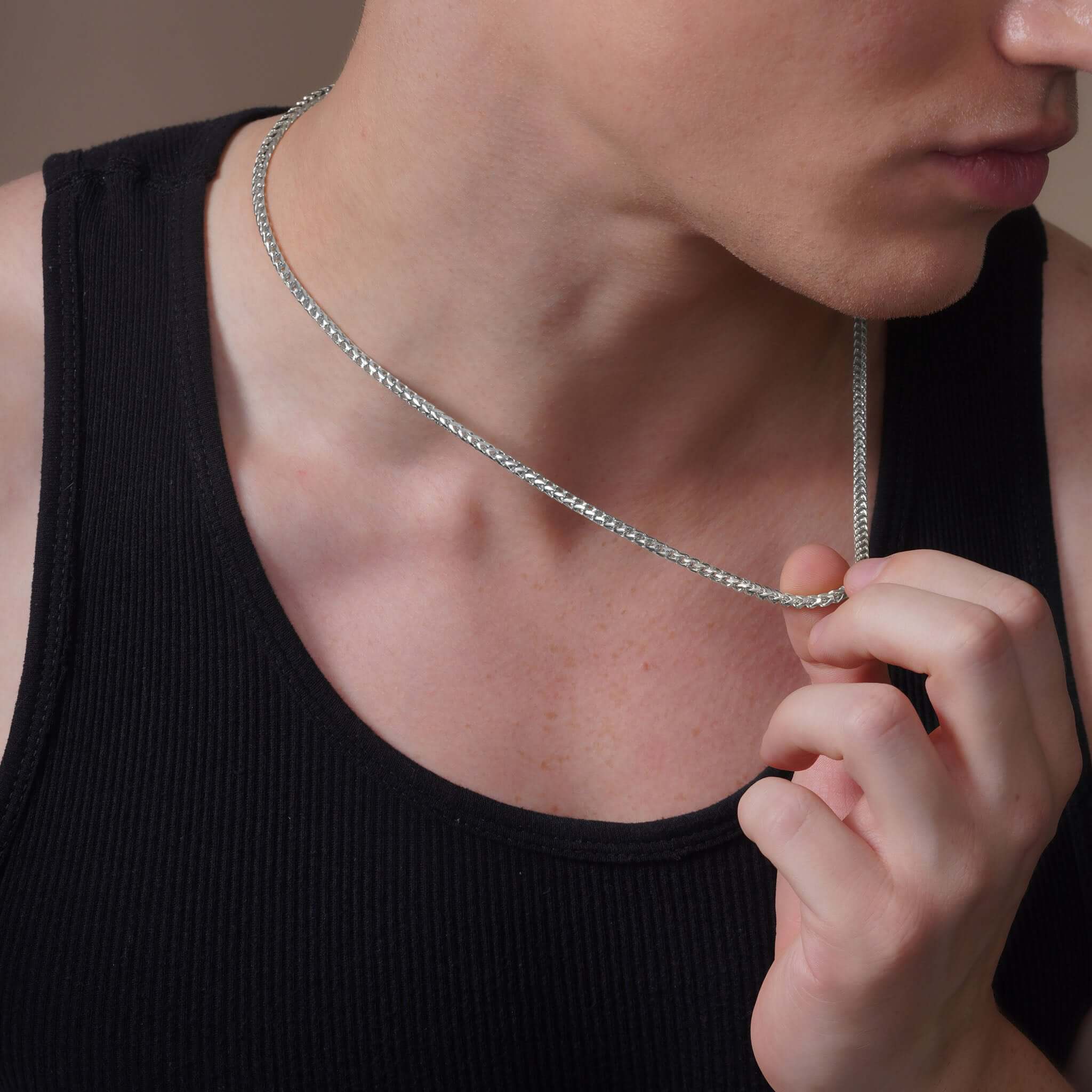 Men's Franco Gold Chain worn by a man in a tank top, showcasing its sleek design and sturdy V-shaped links.