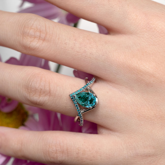 Lab grown forest green diamond trilogy ring in platinum – Aardvark Jewellery