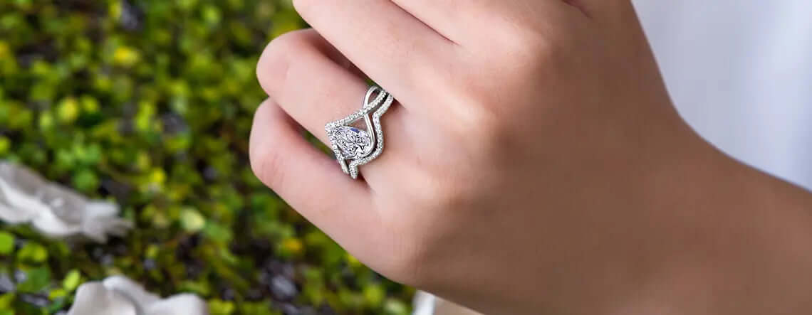 A Love Affair with Pear Shaped Diamond Engagement Rings!