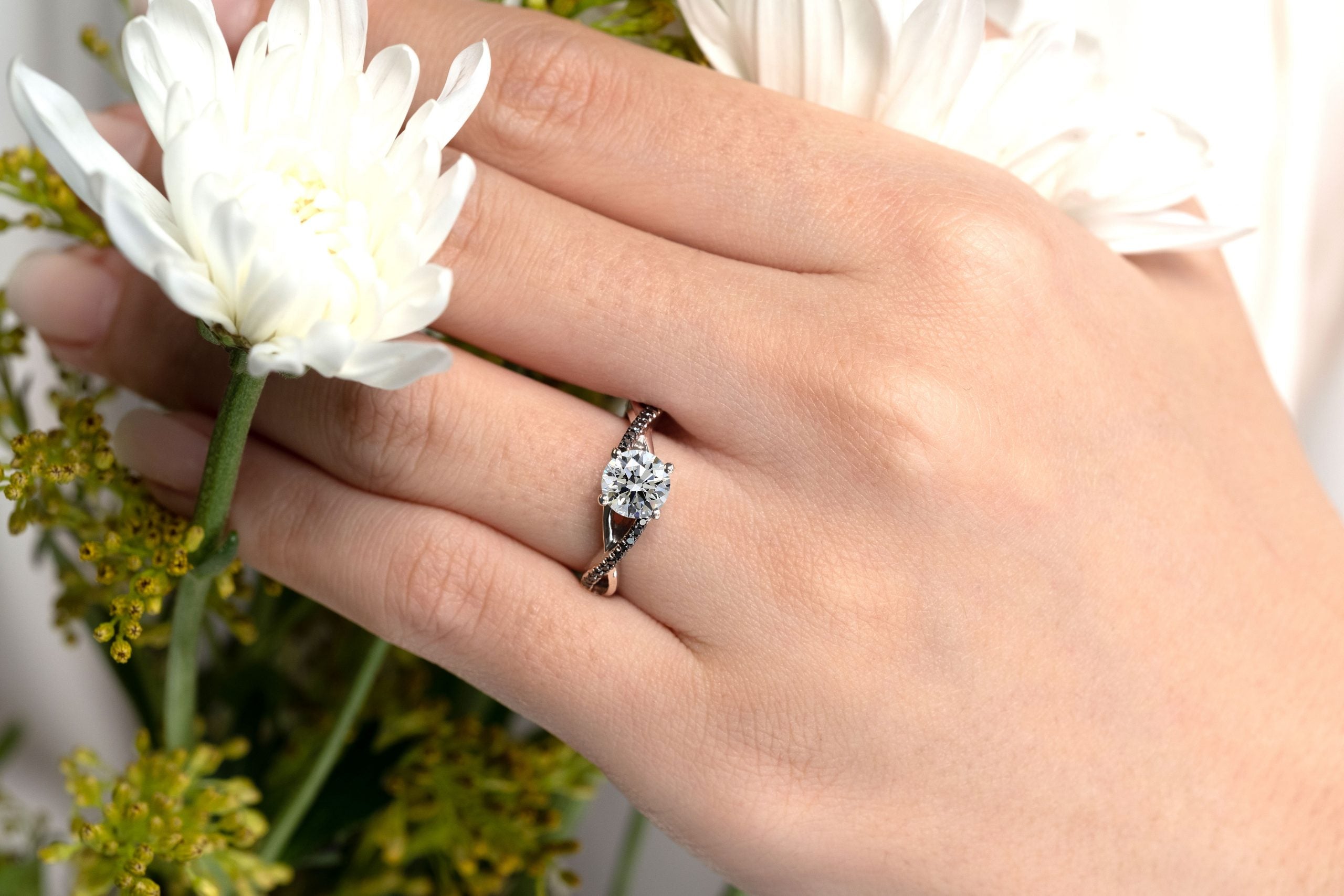 Is it Easy to Tell the Difference Between Moissanite and Diamonds?