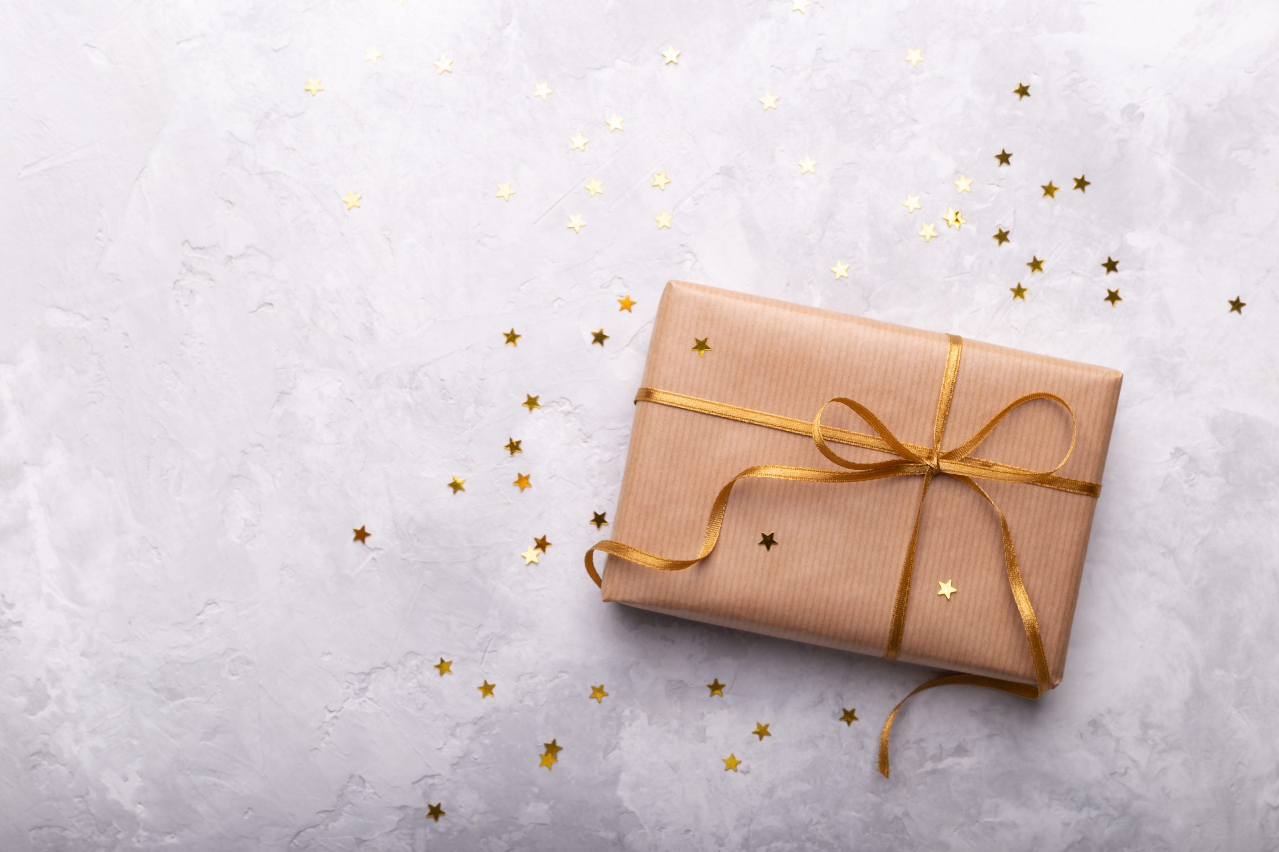 Holiday Gift Guide to Make Mom Feel Like A Queen This Christmas