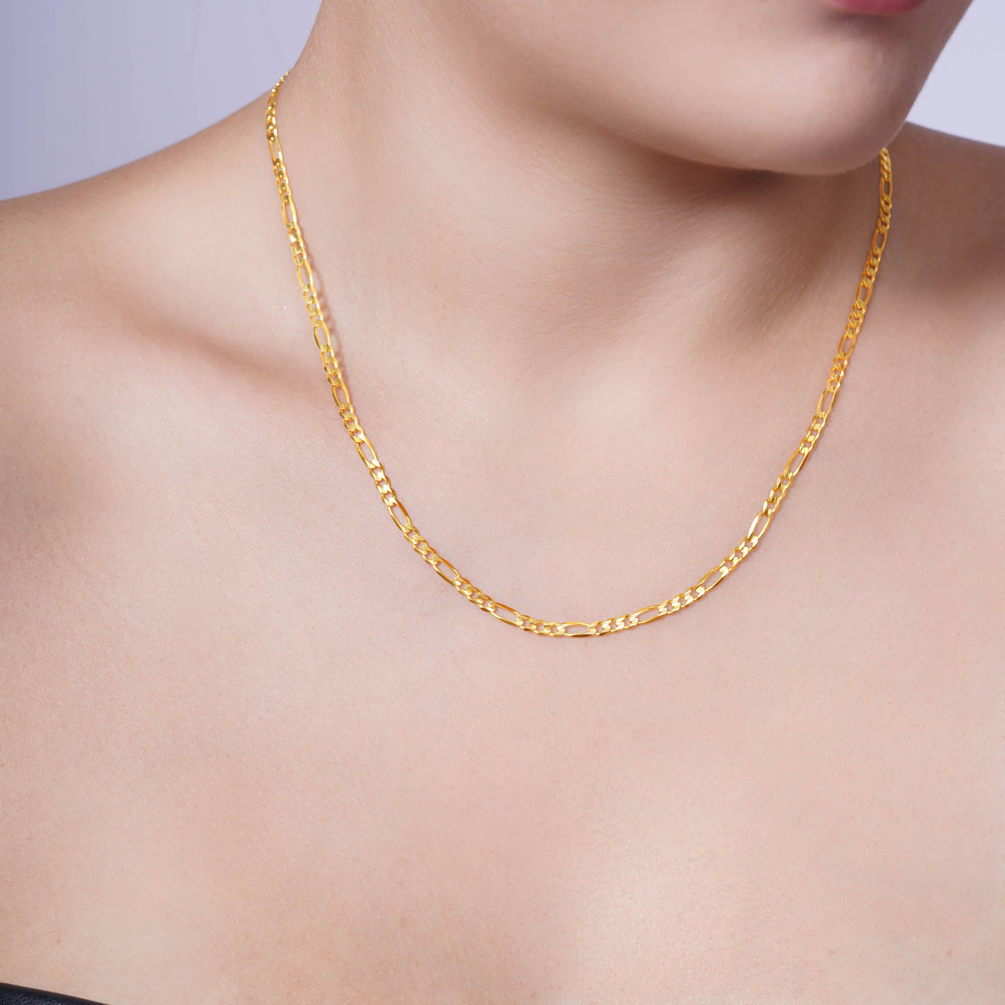 Figaro Vermeil Gold Chain displayed on a model's neck, showcasing its elegant design and shine.