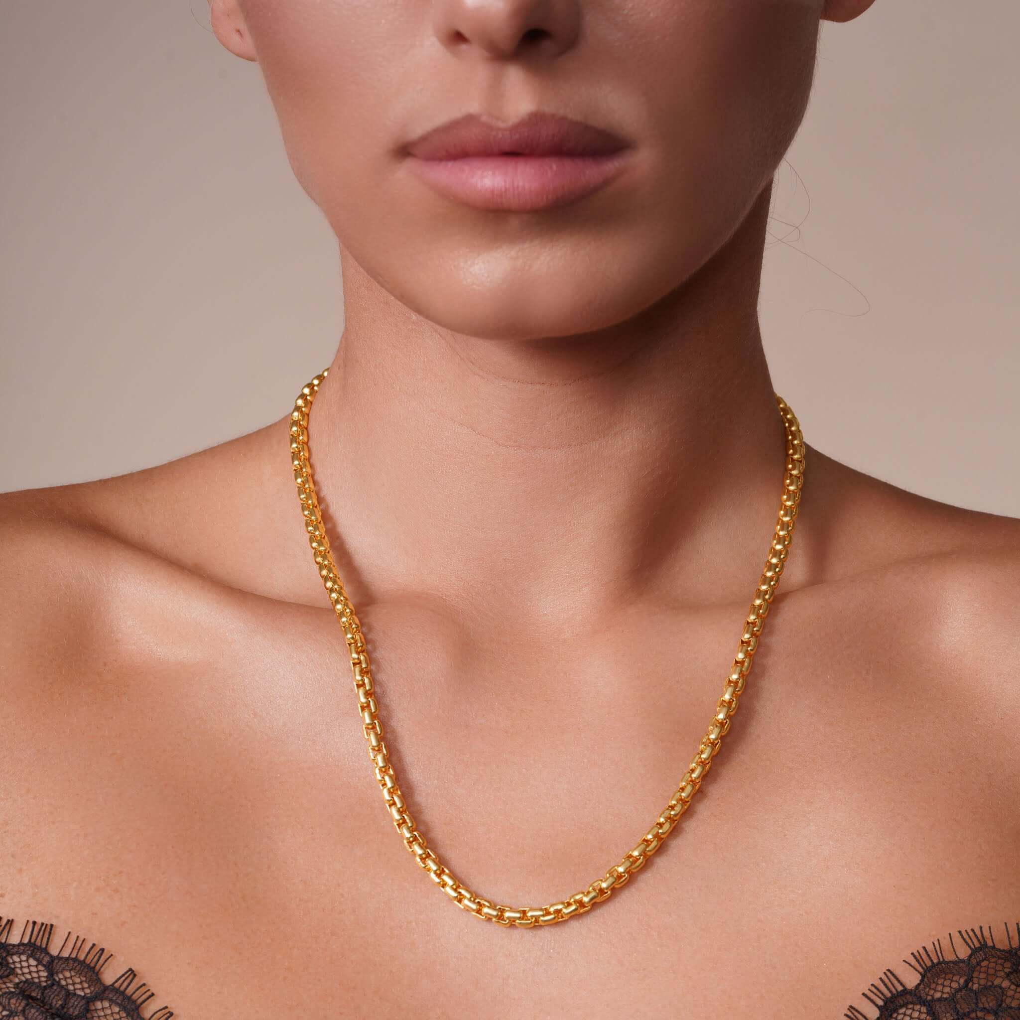 Elegant Round Box Chain in 14k yellow gold worn by a model, showcasing its timeless design and refined look.