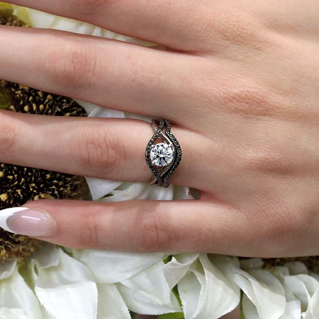 Criss Cross Lab Diamond Ring Set With Black Diamonds Image 4
