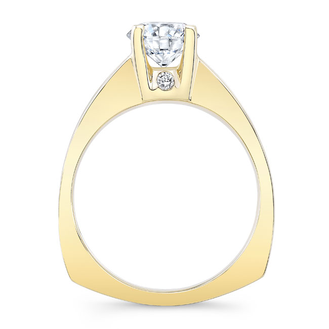 Yellow Gold Graduated Diamond Ring Image 2