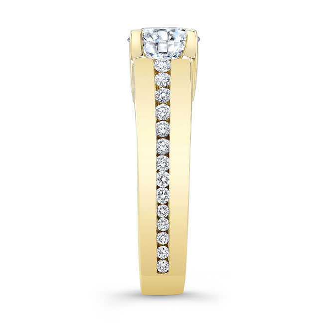 Yellow Gold Graduated Diamond Ring Image 3