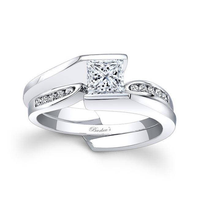 Unique Interlock Solitaire Moissanite Bridal Set