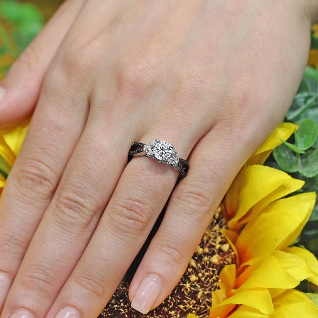 Lab Grown Diamond Leaf Ring With Black Diamonds Image 5