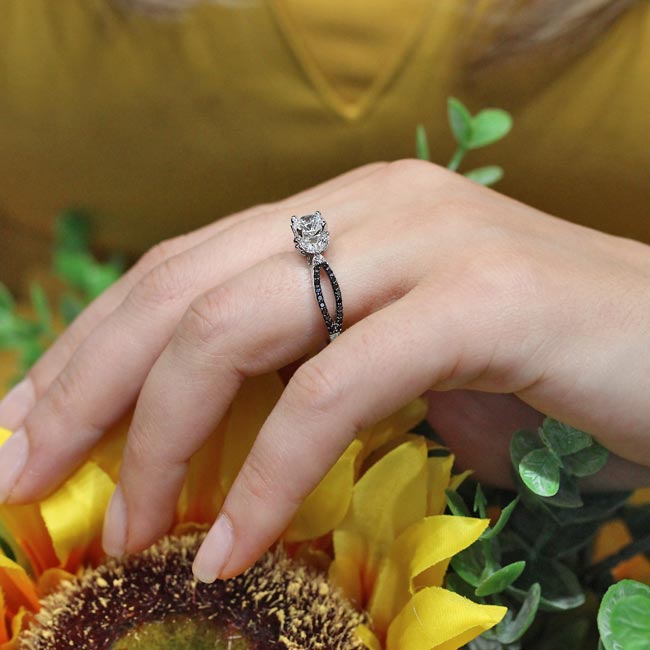 Lab Grown Diamond Leaf Ring With Black Diamonds Image 6