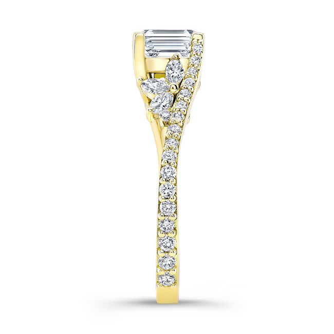 Yellow Gold 1 Carat Radiant Cut Diamond Ring Image 3